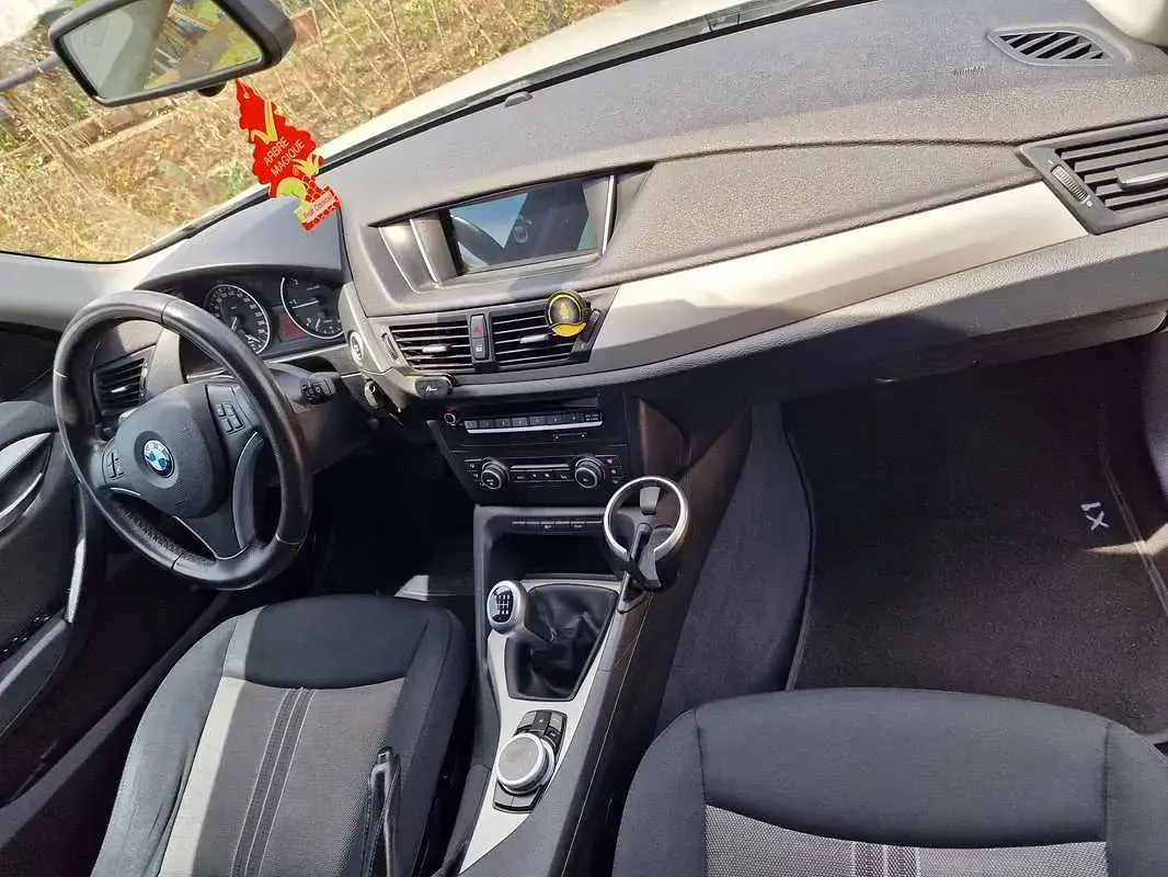 Begagnad BMW X1 143 HK (105 kW) 2012 Vit SUV