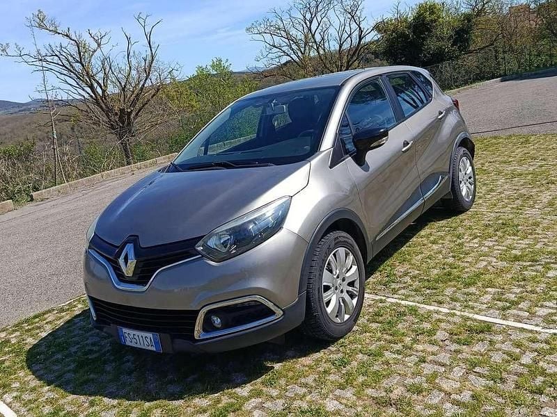 Usata Renault Captur Life 90 CV (66 kW) 2016 Grigio SUV