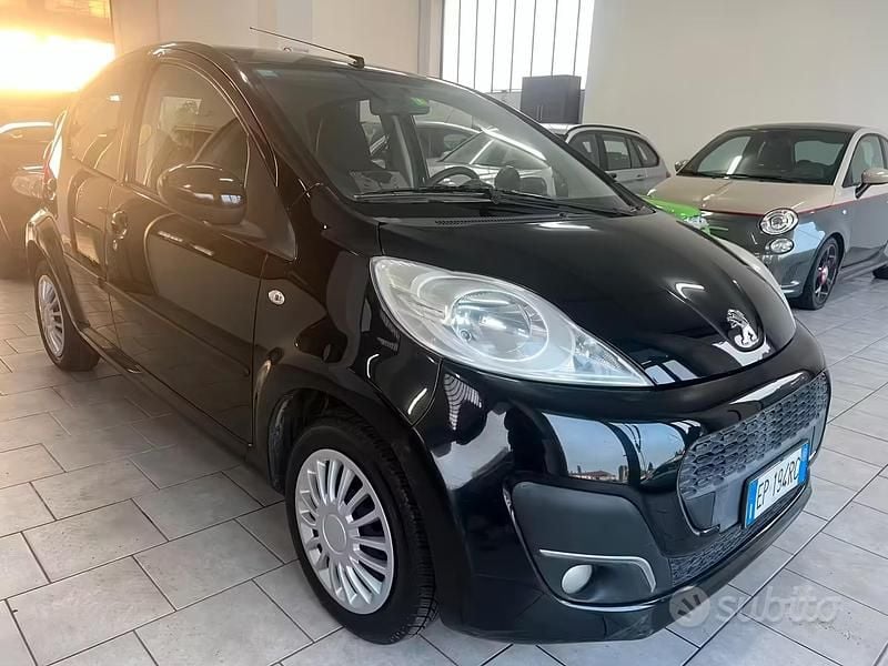 Usata Peugeot 107 Active 68 CV (50 kW) 2013 Nero Utilitaria