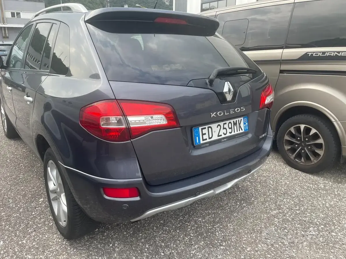 Usata Renault Koleos Luxe 150 CV (110 kW) 2011 Grigio SUV