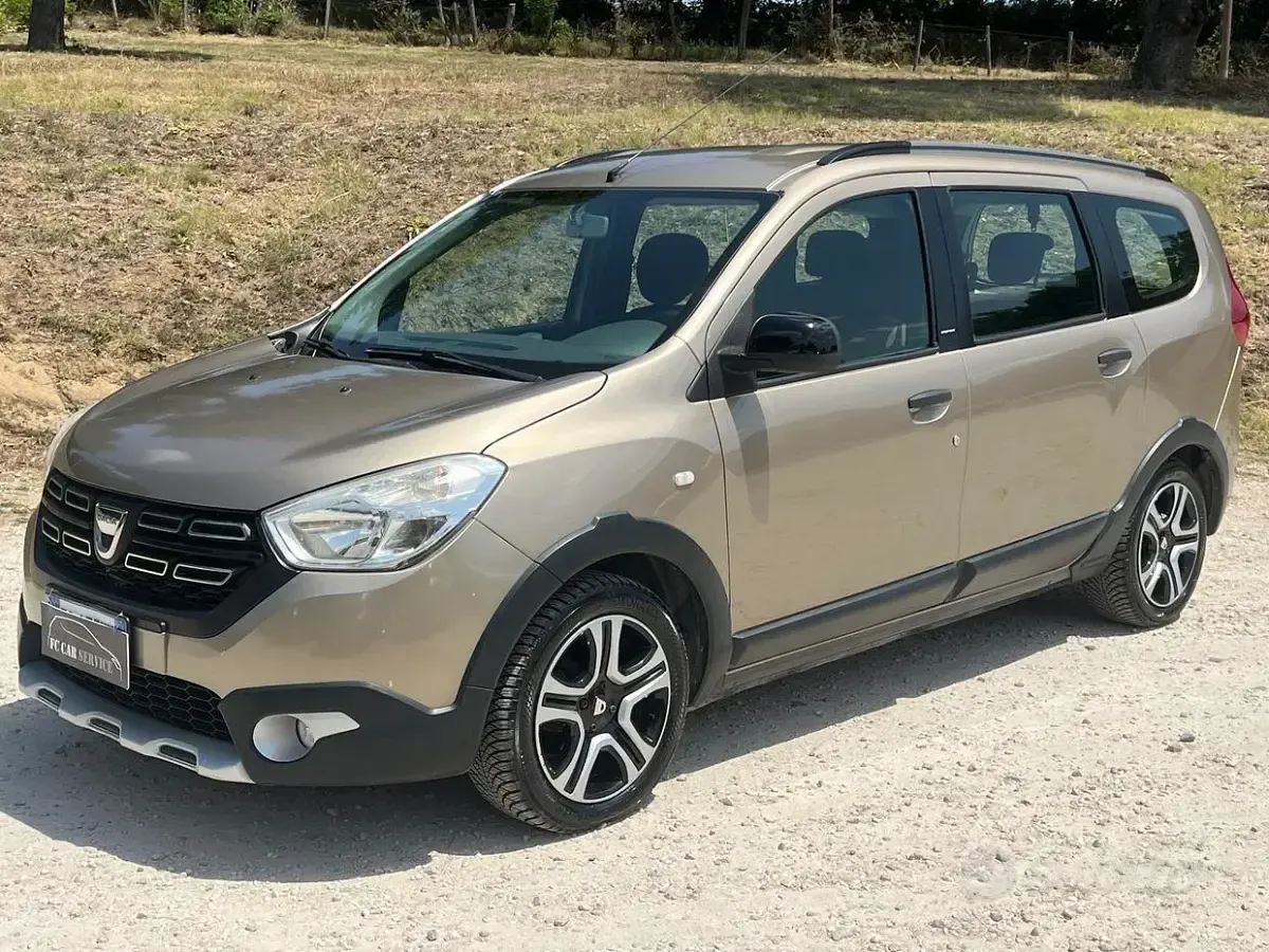 Usata Dacia Lodgy Stepway 109 CV (80 kW) 2019 Marrone Monovolume