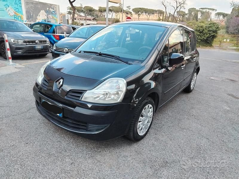 Usata Renault Modus 75 CV (55 kW) 2011 Nero Monovolume