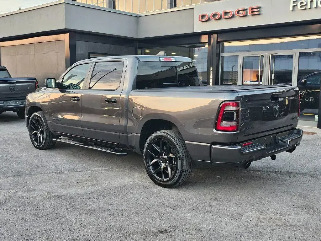 Usata RAM 1500 401 CV (294 kW) 2024 Grigio Pick-up