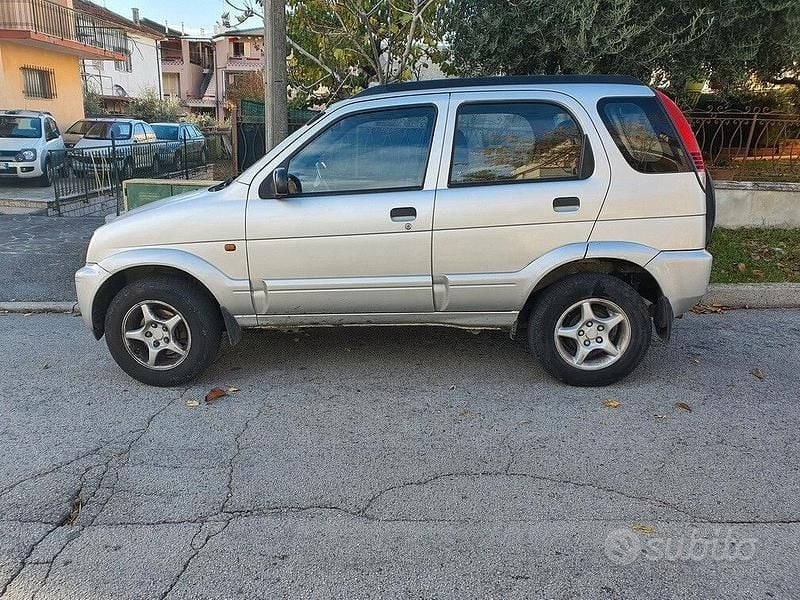 Usata Daihatsu Terios 86 CV (63 kW) 2002 Grigio SUV