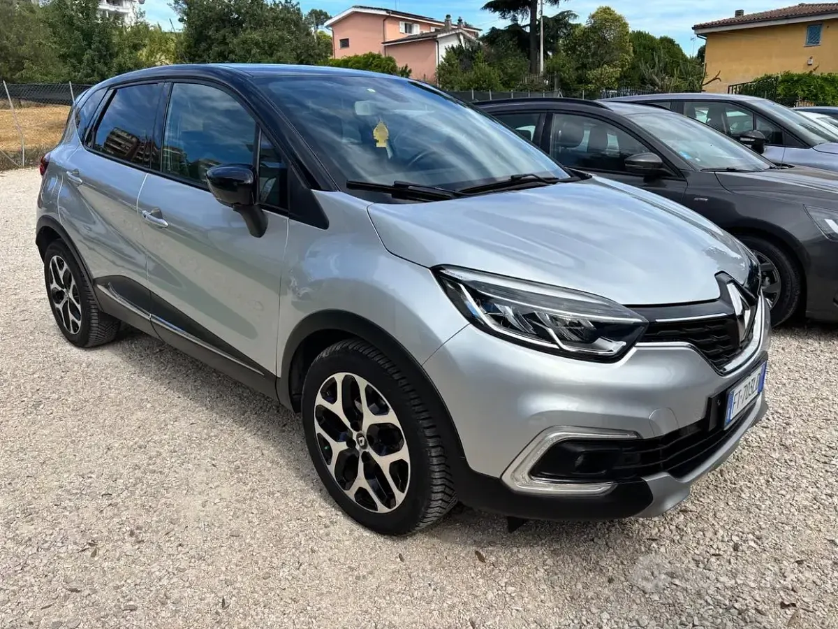 Usata Renault Captur Initiale Paris 90 CV (66 kW) 2018 Grigio SUV