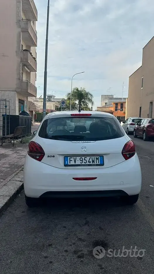 Usata Peugeot 208 Active 102 CV (75 kW) 2019 Bianco Utilitaria