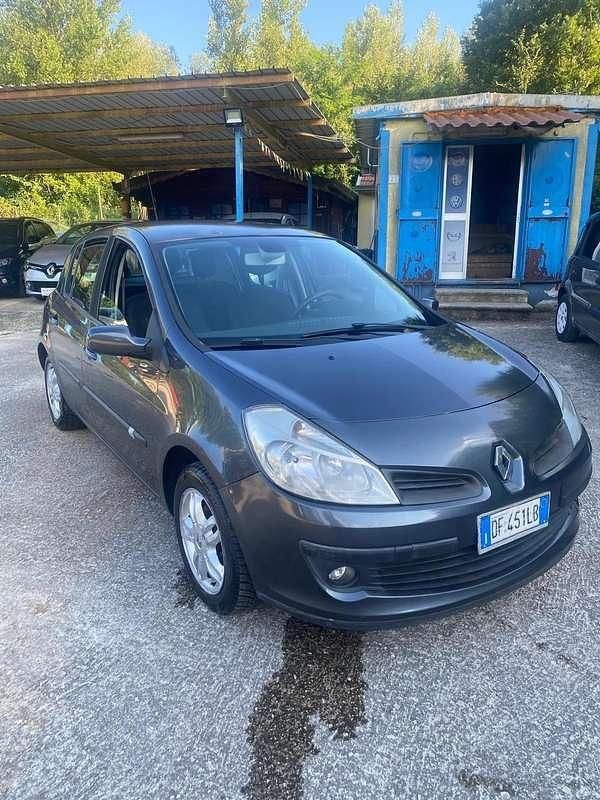 Usata Renault Clio II Luxe 75 CV (55 kW) 2007 Berlina