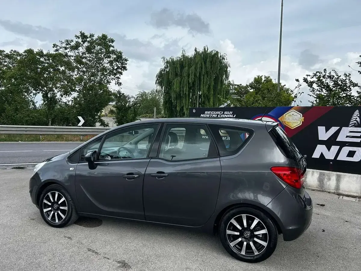 Usata Opel Meriva 101 CV (74 kW) 2011 Grigio Monovolume