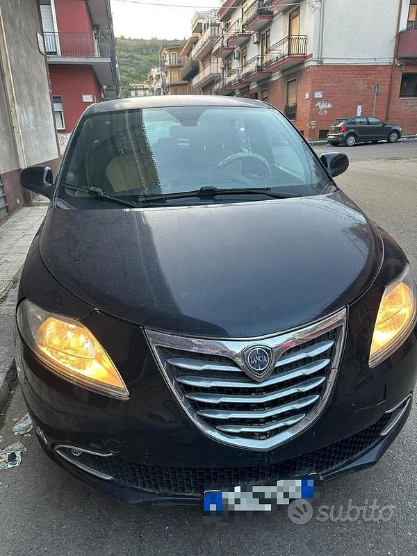 Usata Lancia Ypsilon 95 CV (69 kW) 2013 Blu Utilitaria