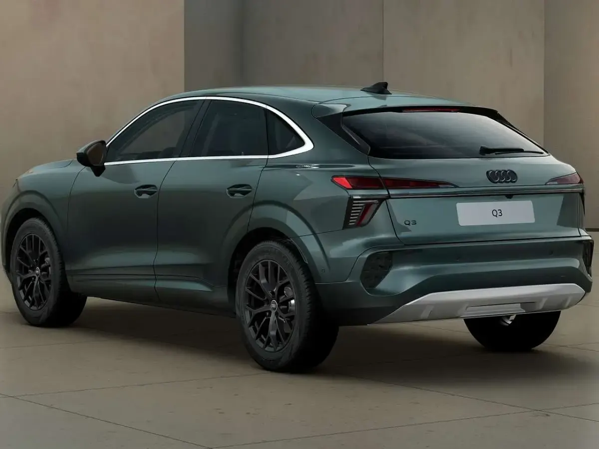 Nuova Audi Q3 Sportback Advanced 150 CV (110 kW) 2026 Verde salvia metallizzato SUV