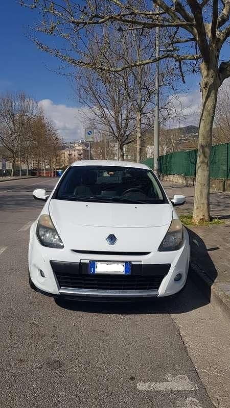 Usata Renault Clio II Dynamique 75 CV (55 kW) 2009 Berlina
