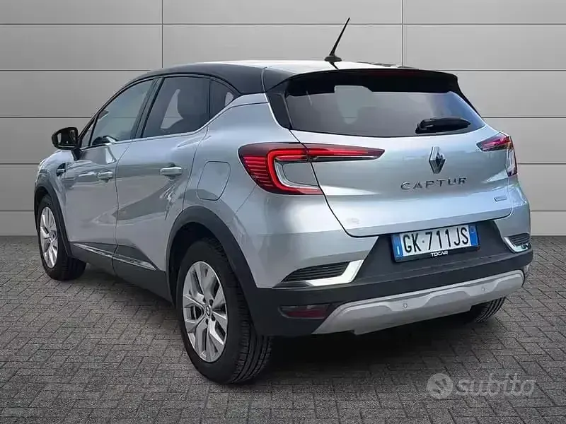 Usata Renault Captur Engineered 143 CV (105 kW) 2022 Grigio SUV