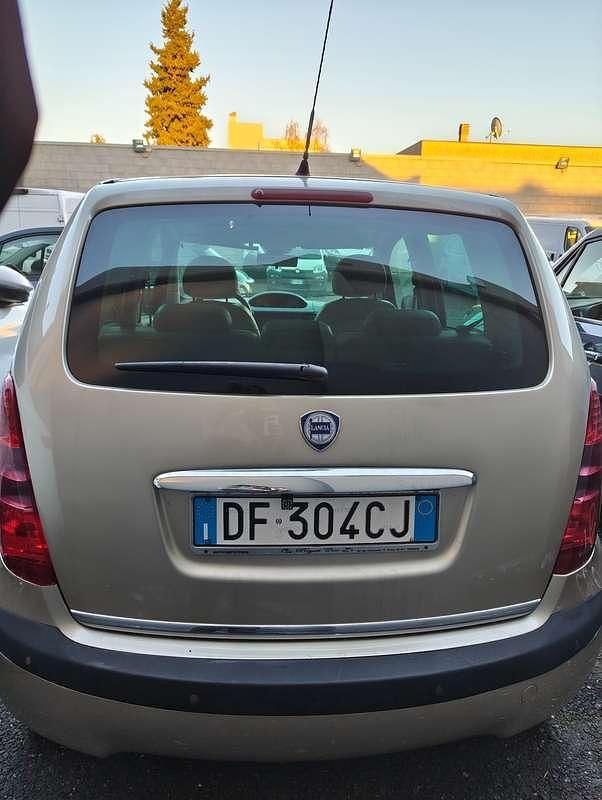 Usata Lancia Musa 95 CV (69 kW) 2006 Beige Monovolume