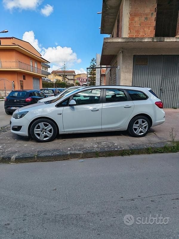 Usata Opel Astra 82 CV (60 kW) 2014 Bianco Station wagon