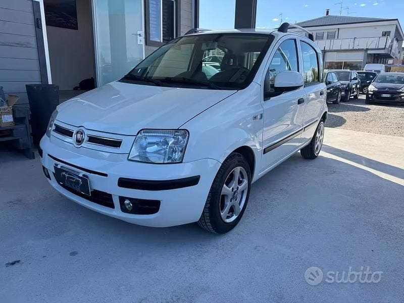 Usata Fiat Panda Dynamic 69 CV (50 kW) 2012 Bianco Utilitaria