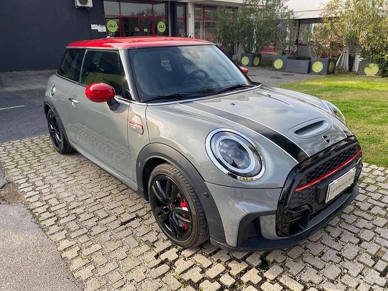 Usata Mini John Cooper Works 231 CV (169 kW) 2021 Moonwalk greytetto rosso Utilitaria