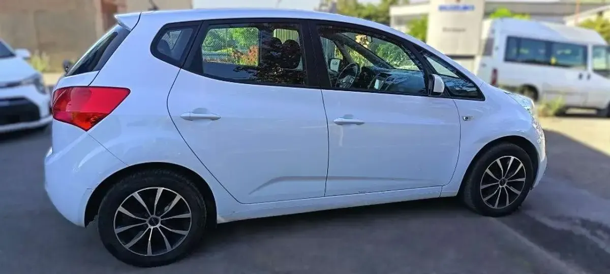 Usata Kia Venga 90 CV (66 kW) 2016 Bianco Utilitaria