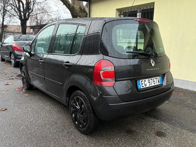 Usata Renault Modus 75 CV (55 kW) 2011 Nero Monovolume