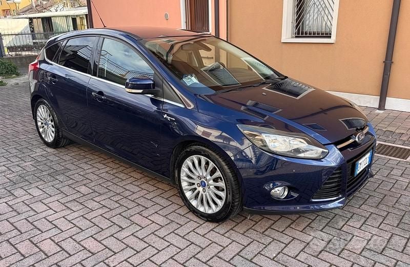 Usata Ford Focus Titanium 116 CV (85 kW) 2012 Blu Berlina