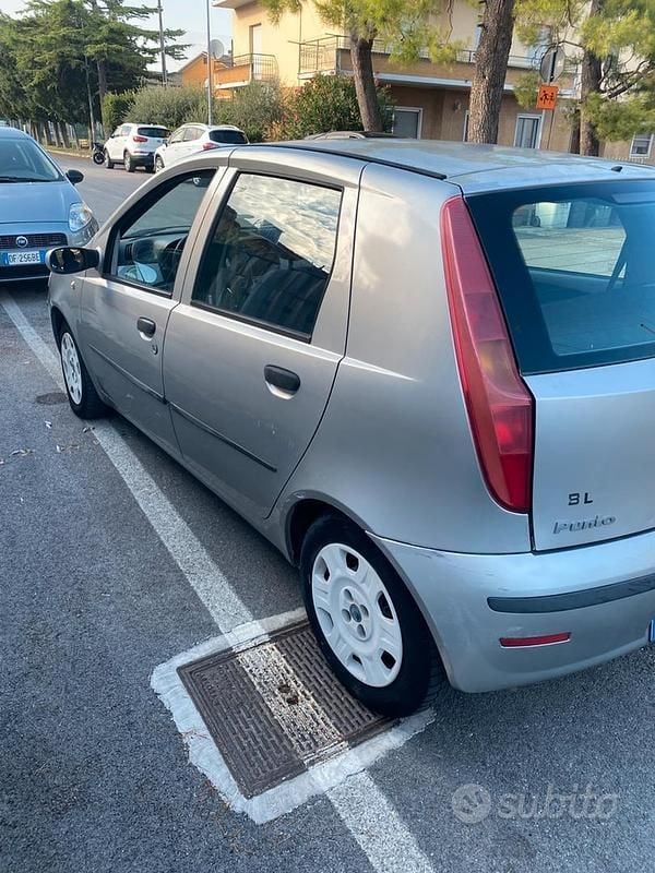 Grigio Usata 2003 Fiat Punto Due volumi | 1199 € (Buon prezzo) - Immagine 1/4