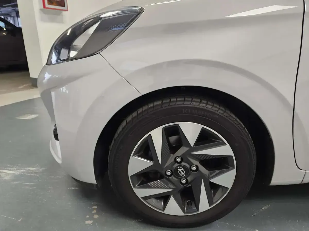 Usata Hyundai i10 67 CV (49 kW) 2023 Grigio Utilitaria