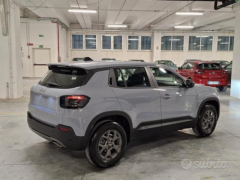 Nuova Jeep Avenger Longitude 101 CV (74 kW) 2025 Grigio SUV