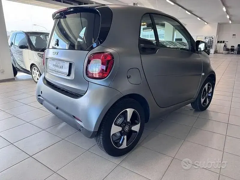 Usata Smart ForTwo Coupé Passion 60 kW (82 CV) 2024 Grigio Utilitaria