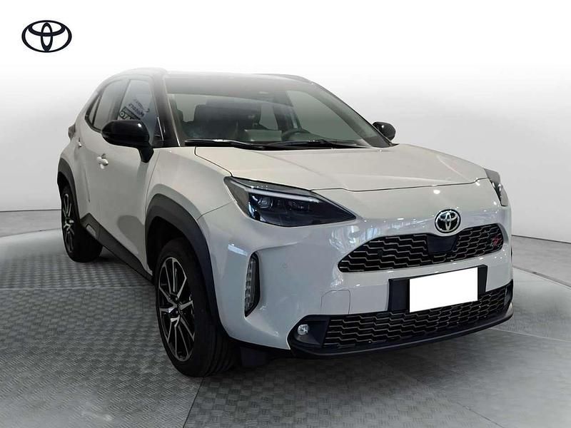 Usata Toyota Yaris Cross Sport 92 CV (67 kW) 2024 Dynamic grey & black SUV