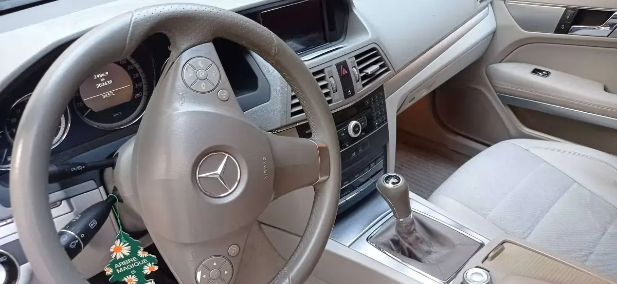 Usata Mercedes E250 Executive 204 CV (150 kW) 2010 Grigio Coupé