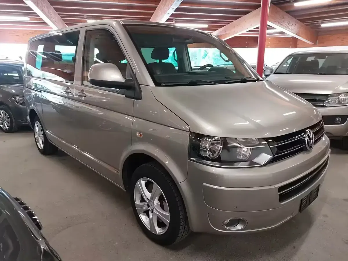 Usata VW Multivan 180 CV (132 kW) 2010 Grigio Monovolume