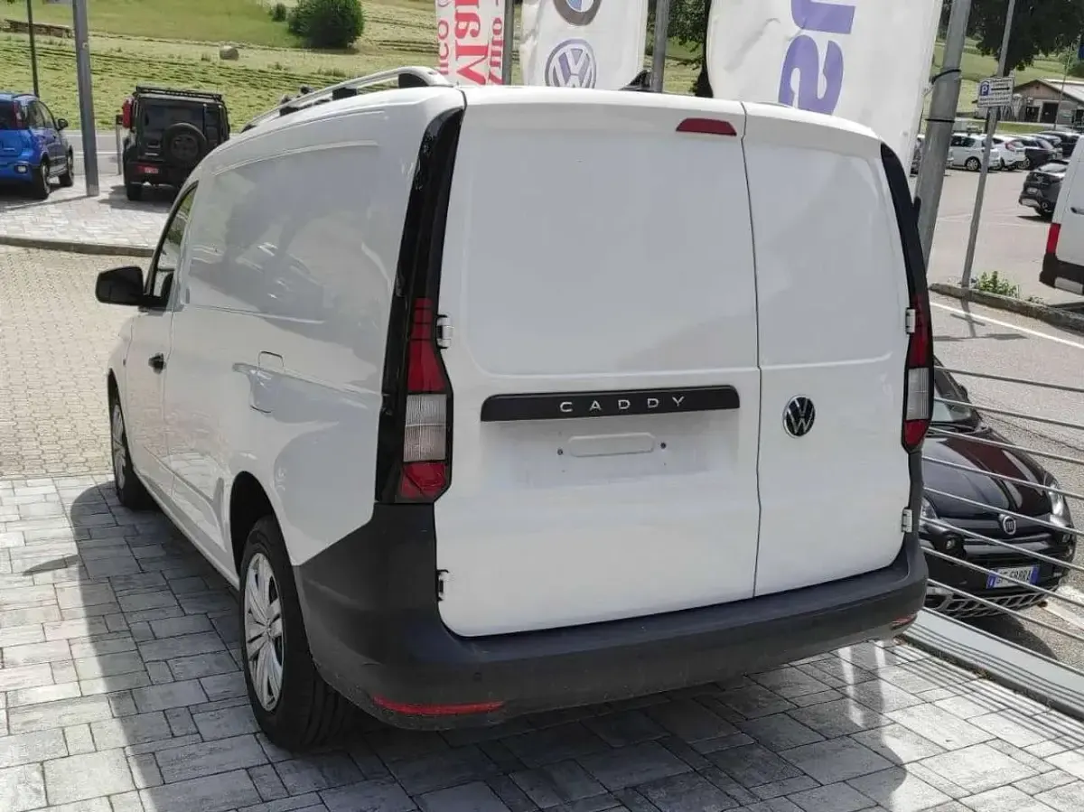 Usata VW Caddy Maxi 102 CV (75 kW) 2024 Bianco Monovolume