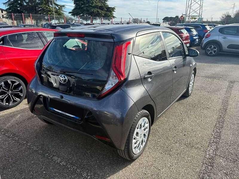 Usata Toyota Aygo X-play 72 CV (52 kW) 2021 Grigio Utilitaria