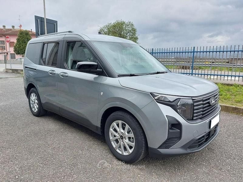 Usata Ford Tourneo Courier Titanium 125 CV (91 kW) 2025 Argento Monovolume