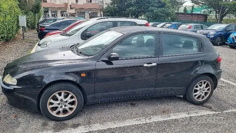Begagnad Alfa Romeo 147 116 HK (85 kW) 2002 Svart Halvkombi