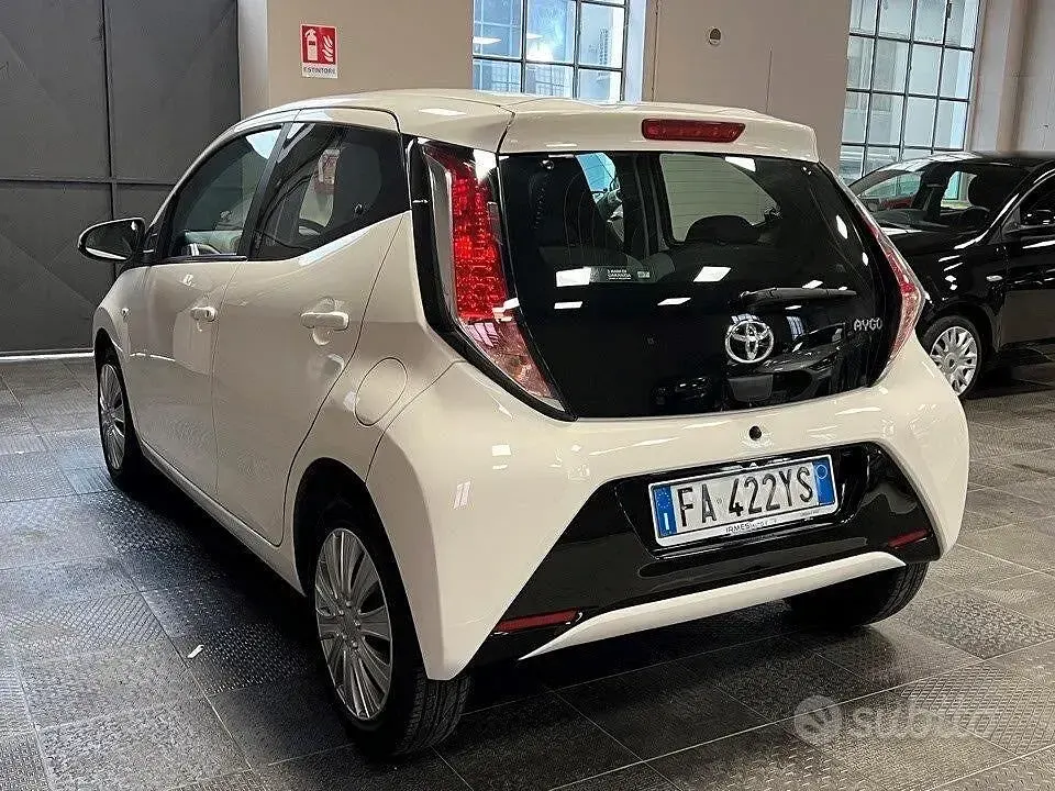 Brugt Toyota Aygo 69 HK (50 kW) 2015 Hvid Hatchback