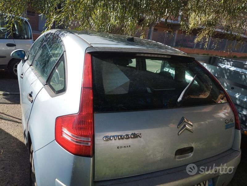 Usata 2005 Citroën C4 Tre volumi | 300 € (Super prezzo) - Immagine 1/4