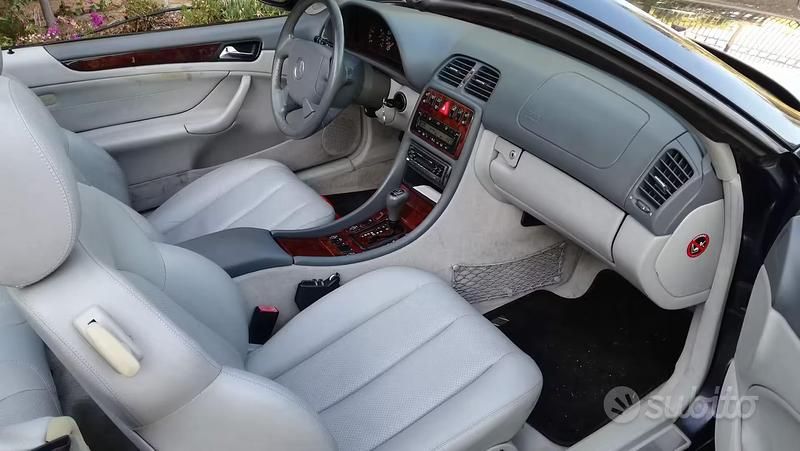 Usata Mercedes CLK200 192 CV (141 kW) 1999 Blu Cabrio