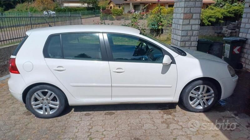 Usata VW Golf V 105 CV (77 kW) 2008 Bianco Berlina