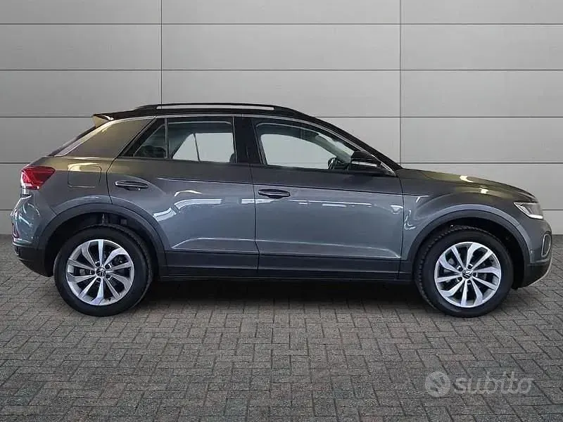 Usata VW T-Roc Life 110 CV (80 kW) 2023 Grigio SUV