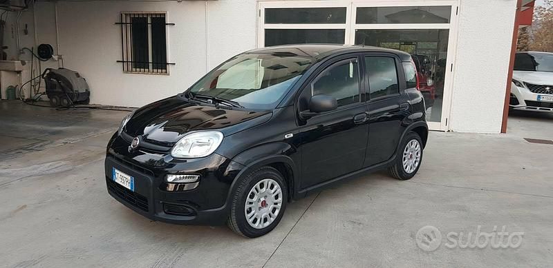 Nero Usata 2024 Fiat Panda Tre volumi | 12.900 € (Buon prezzo) - Immagine 1/4