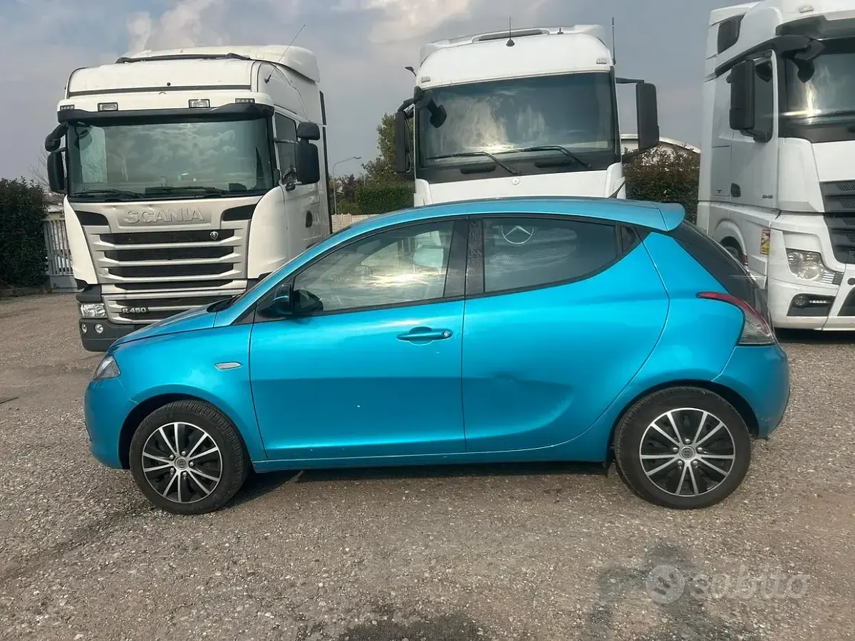 Usata Lancia Ypsilon 69 CV (50 kW) 2013 Bluazzurro Utilitaria
