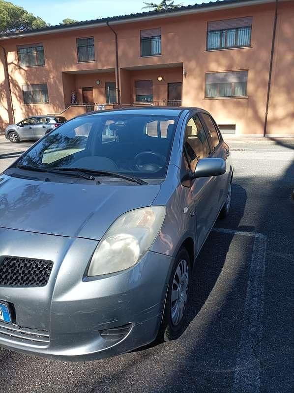 Usata Toyota Yaris Sol 90 CV (66 kW) 2006 Utilitaria
