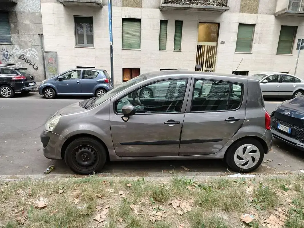 Usata Renault Modus Dynamique 101 CV (74 kW) 2009 Grigio Monovolume