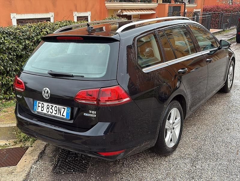 Usata VW Golf VII Highline 110 CV (80 kW) 2015 Nero Station wagon