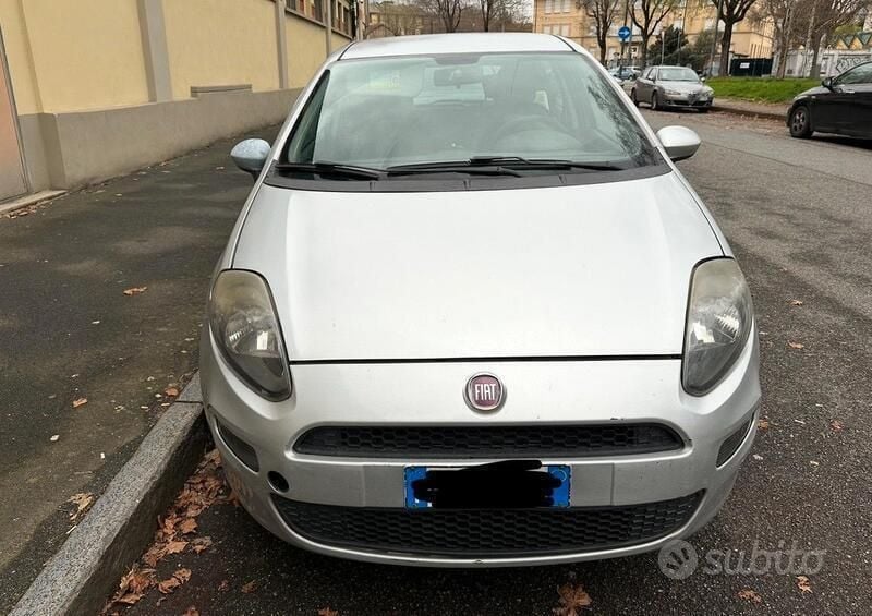 Usata Fiat Grande Punto Lounge 77 CV (56 kW) 2012 Grigio Utilitaria