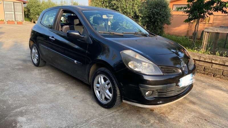 Usata 2006 Renault Clio II Expression Tre volumi | 1200 € (Ottimo prezzo) - Immagine 1/4