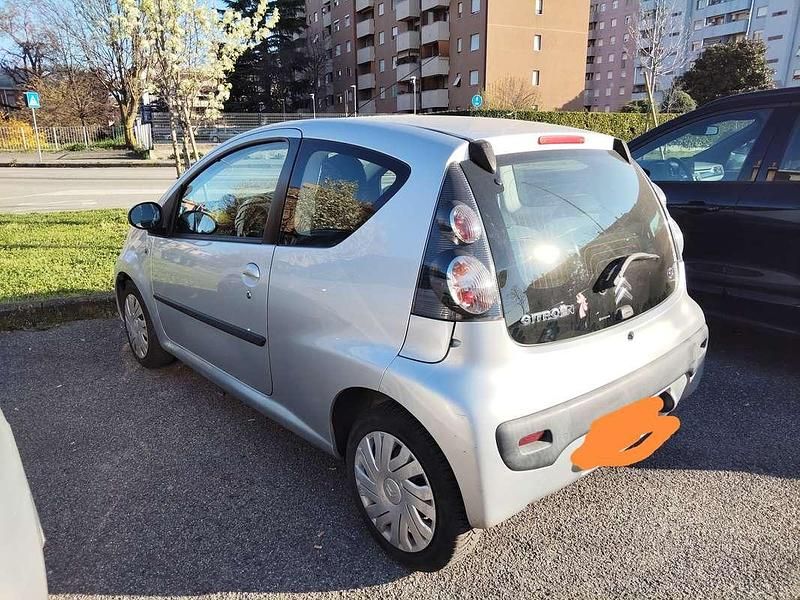 Usado Citroën C1 68 CV (50 kW) 2008 Plateado Utilitario