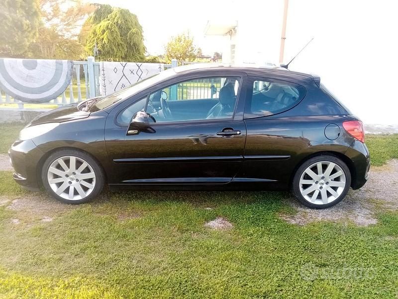 Nero Usata 2006 Peugeot 207 Coupé | 3900 € - Immagine 1/4