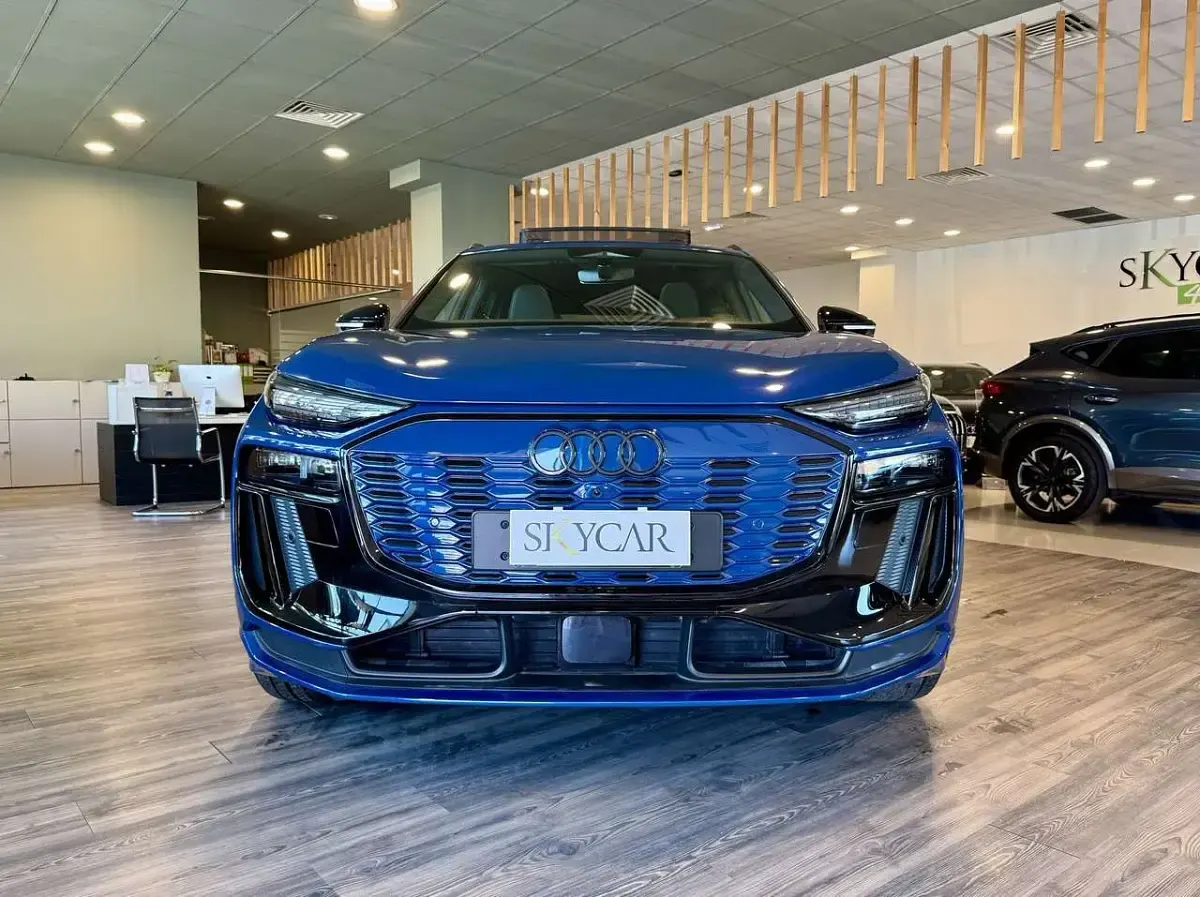 Usata Audi SQ6 e-tron Edition .1 380 kW (517 CV) 2024 Blu/azzurro SUV