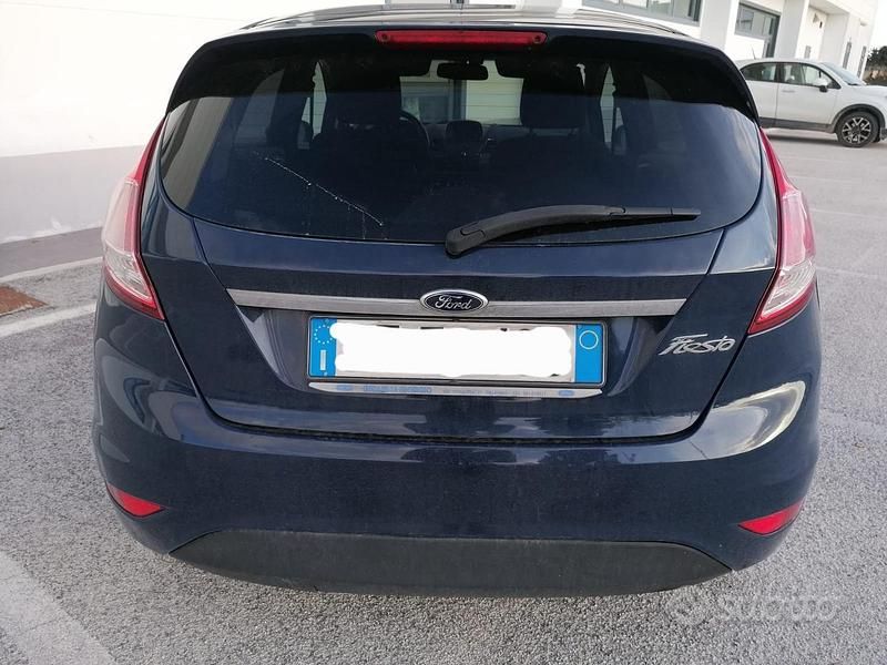 Usata Ford Fiesta Titanium 75 CV (55 kW) 2014 Blu Utilitaria